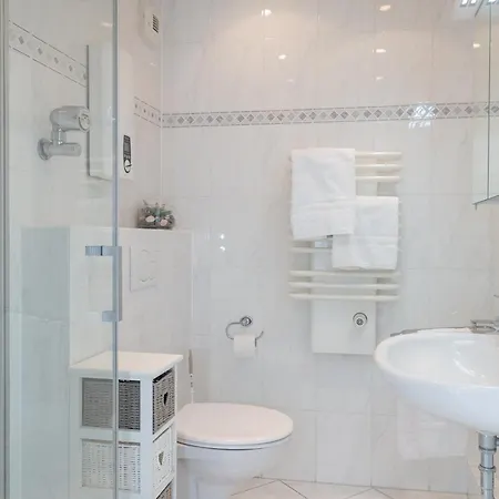 Carmen Sylva Strandperle 24 *